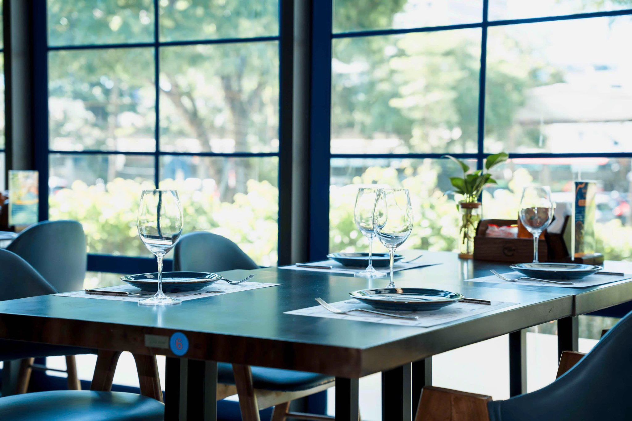 Mega Dunk Bistro - 2 Nguyễn Hoàng