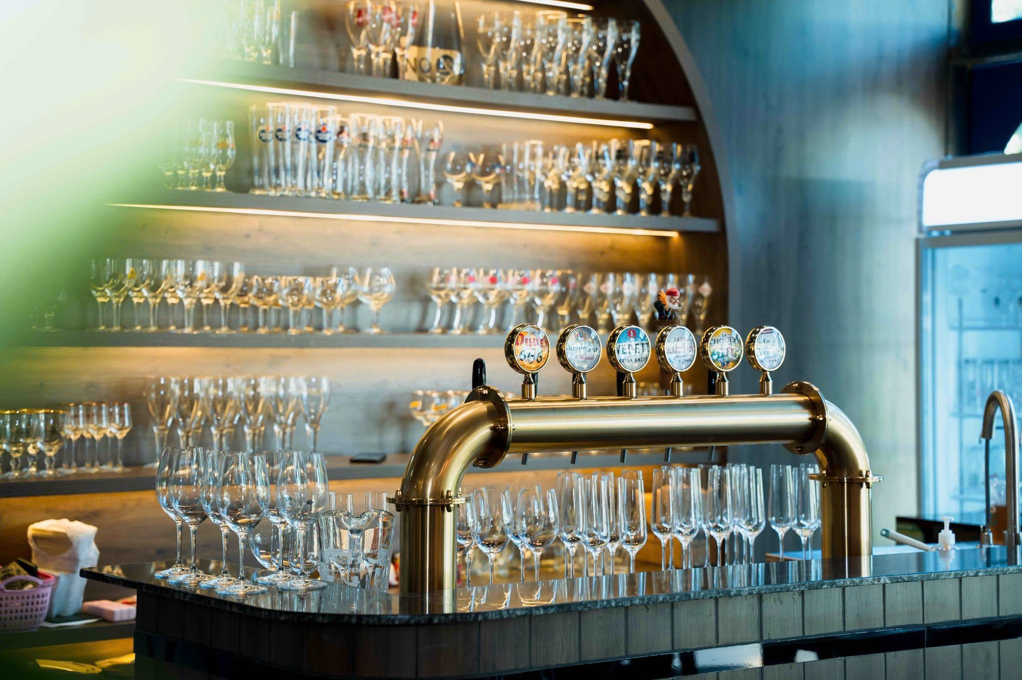 Mega Dunk Bistro - 2 Nguyễn Hoàng