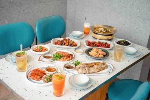 HẢOLA - Món Hoa cho người Việt - 96 Vũ Phạm Hàm