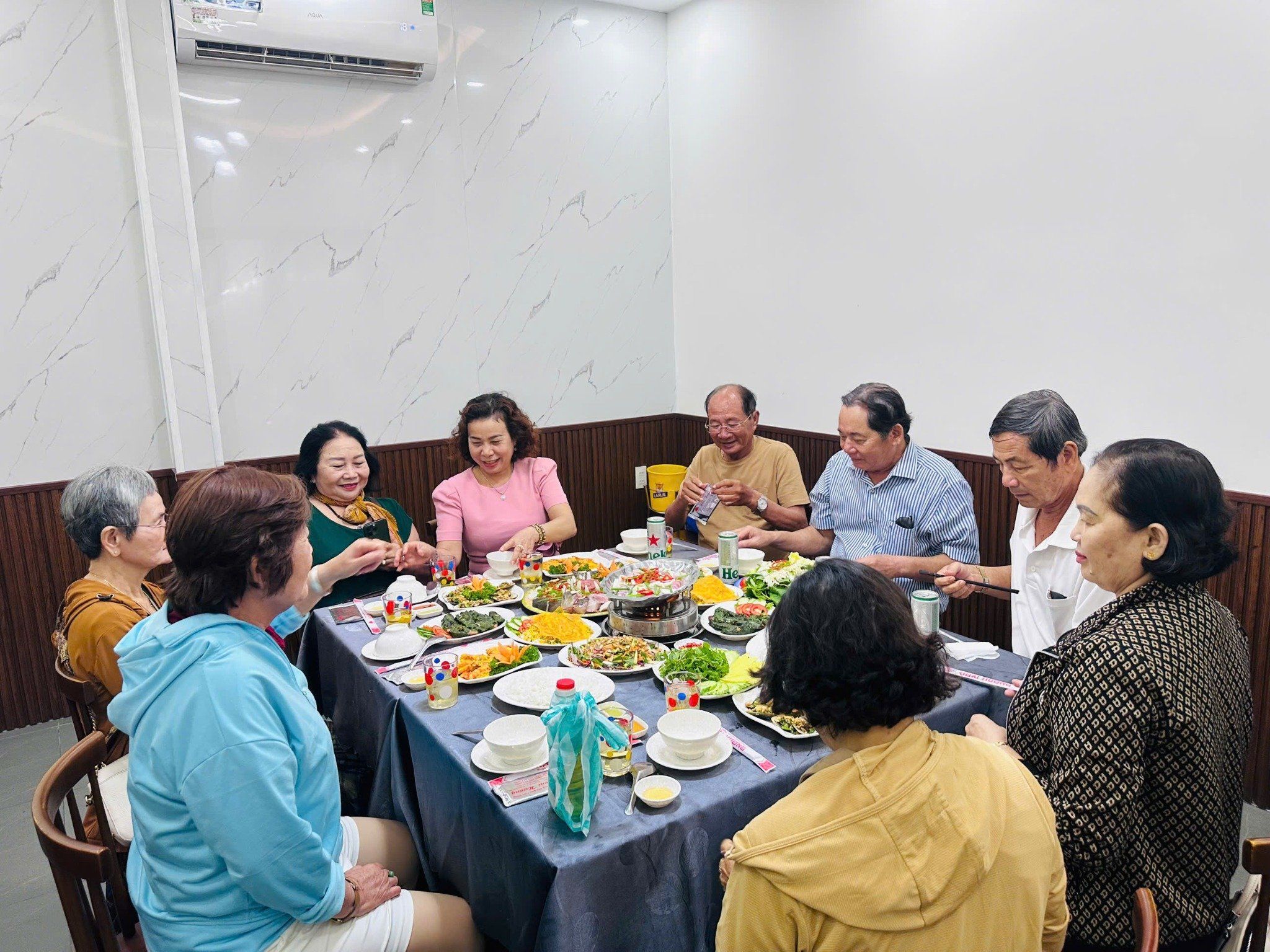 Hải Sản Hoài Hương - 365 - 367 Trần Hưng Đạo