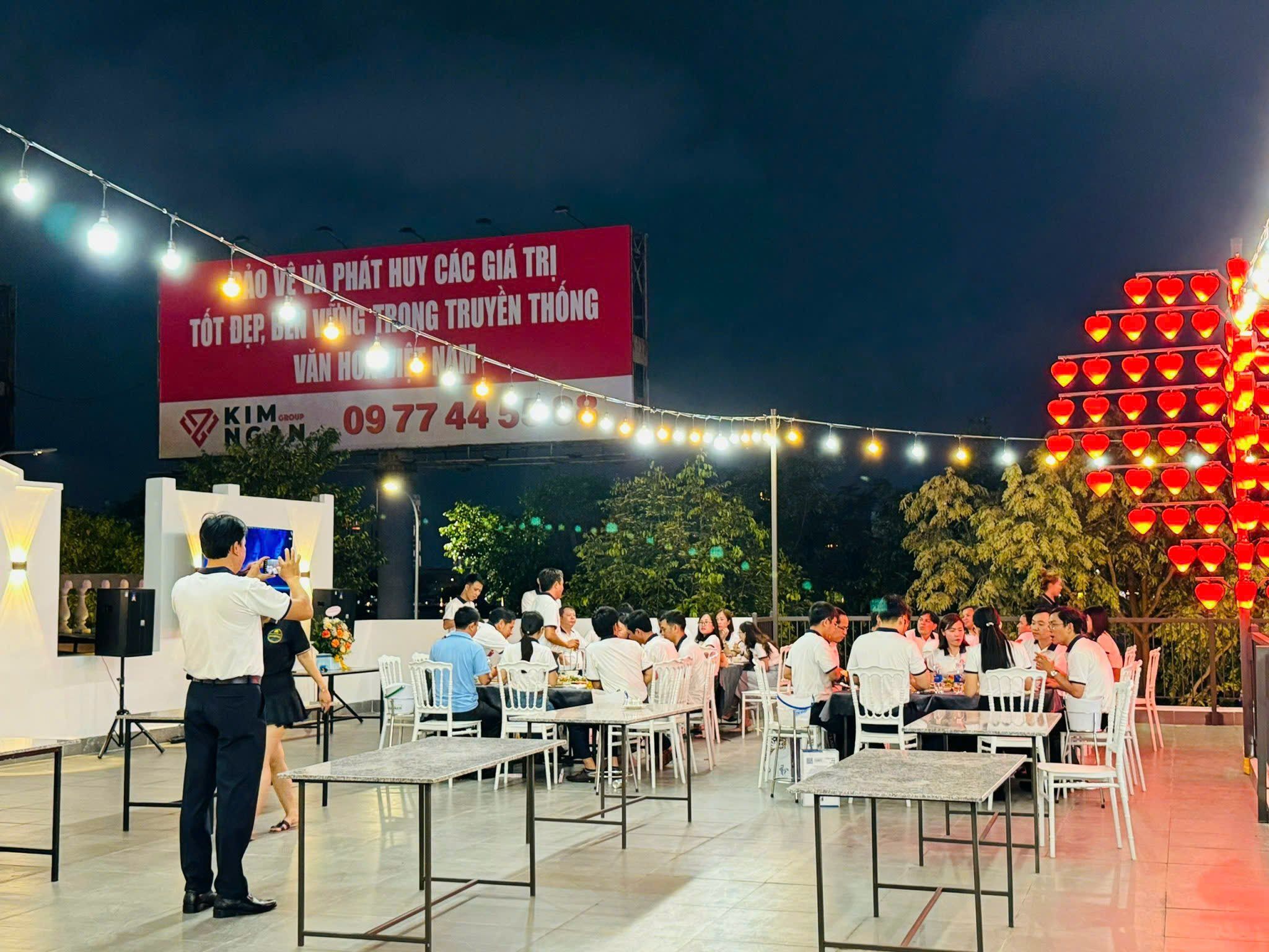 Hải Sản Hoài Hương - 365 - 367 Trần Hưng Đạo