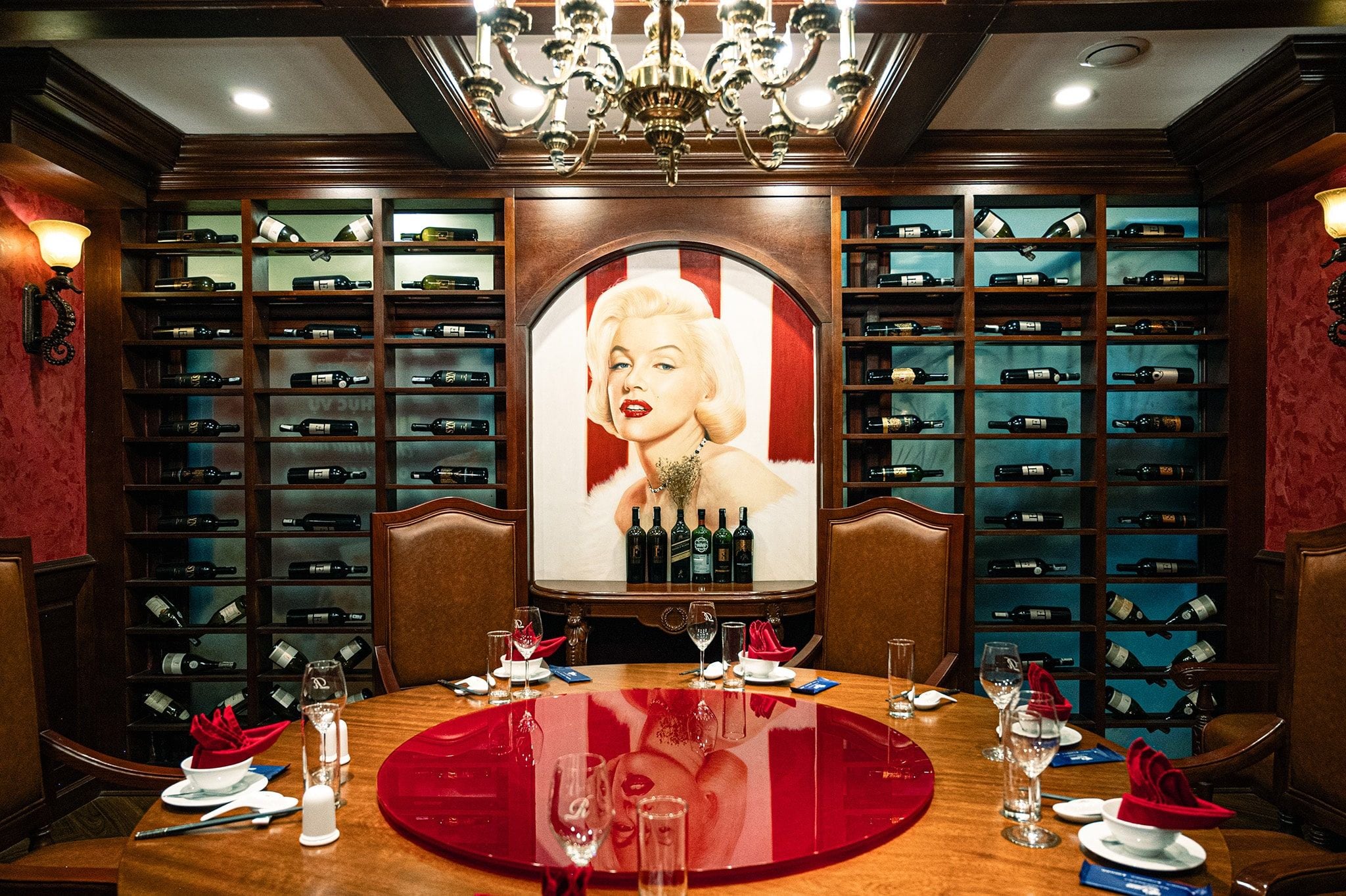 Thế Giới Hải Sản - 18 Trần Kim Xuyến