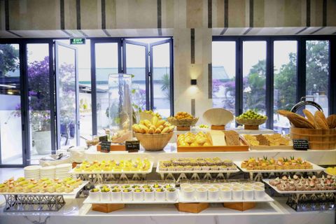 The Yacht - Du Thuyền Ana Marina