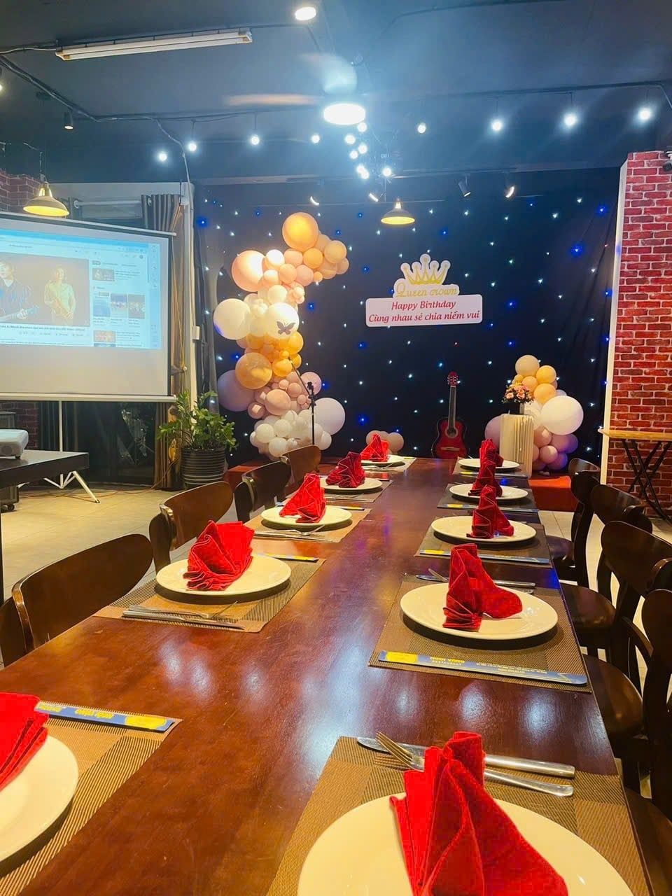 Ngói Vàng Steak - KĐT Dương Nội