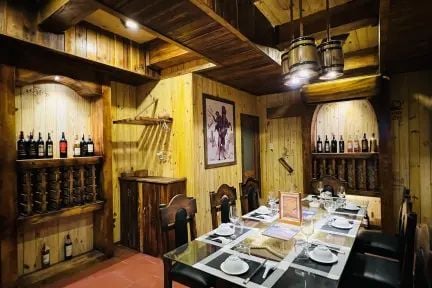 Ẩm Thực Đệ Nhất Hương Việt - 202B Hoàng Văn Thụ