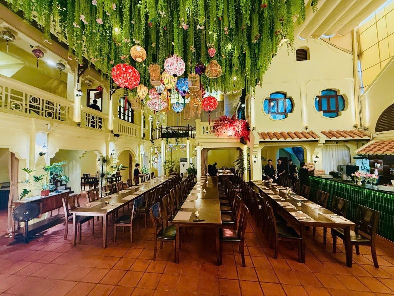 Hidden Charm Restaurant - 101 Xuân Thủy