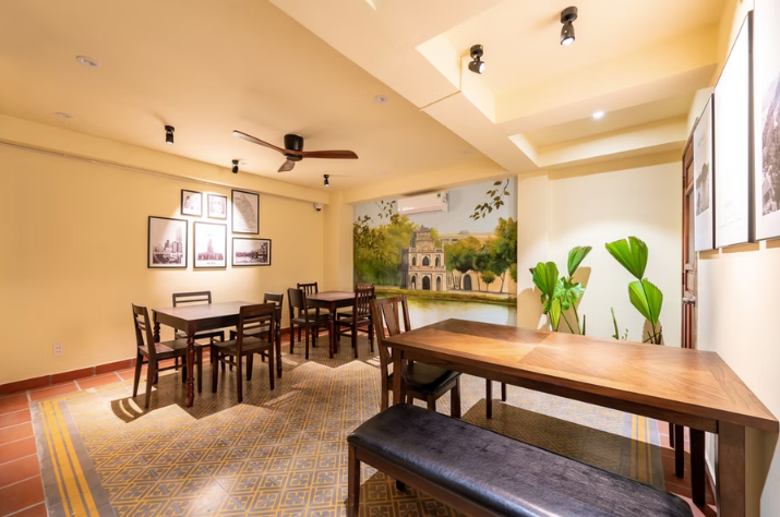 Hidden Charm Restaurant - 101 Xuân Thủy