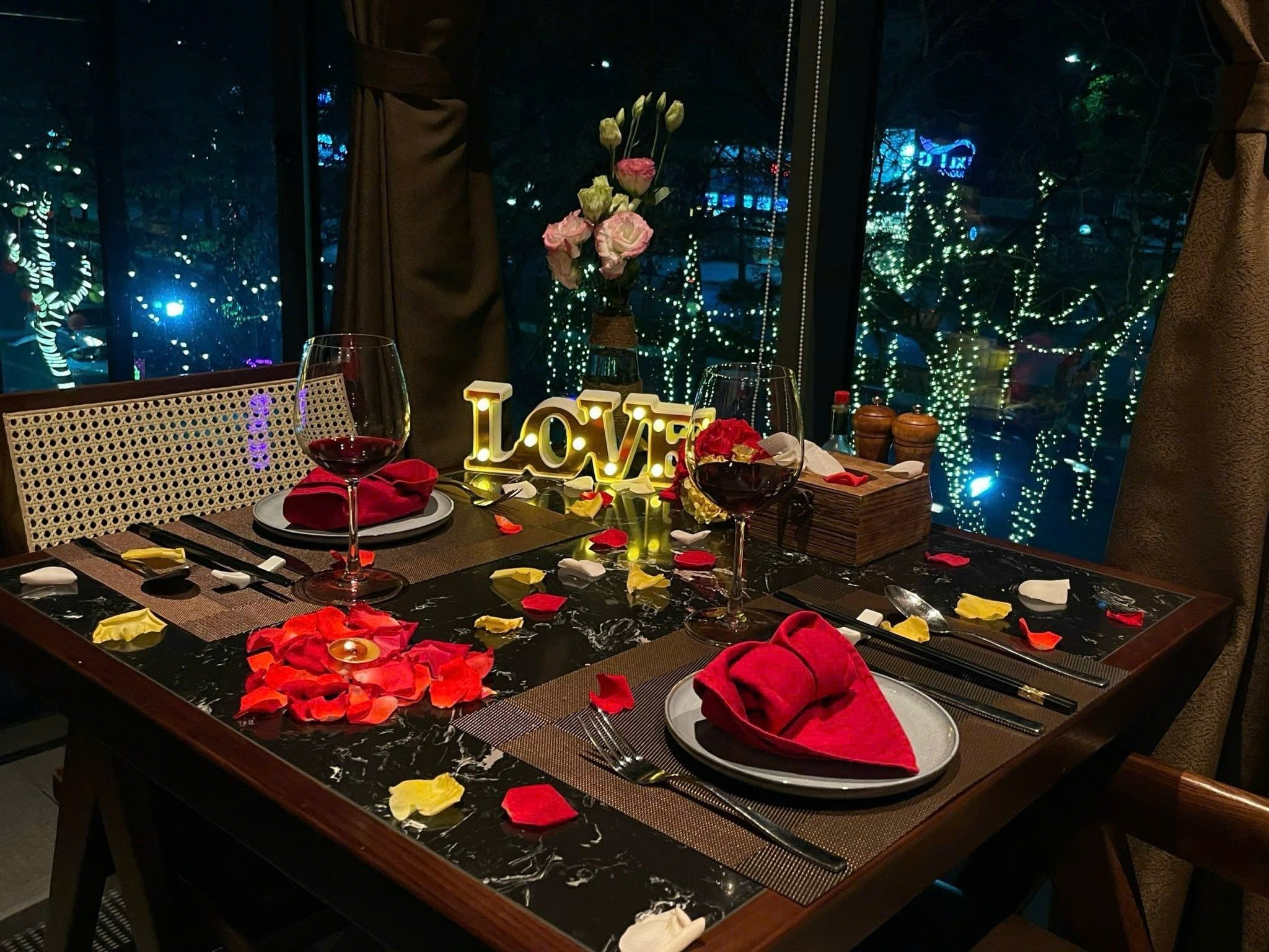 Ben Gourmet Restaurant & Café - 98 Hoàng Quốc Việt