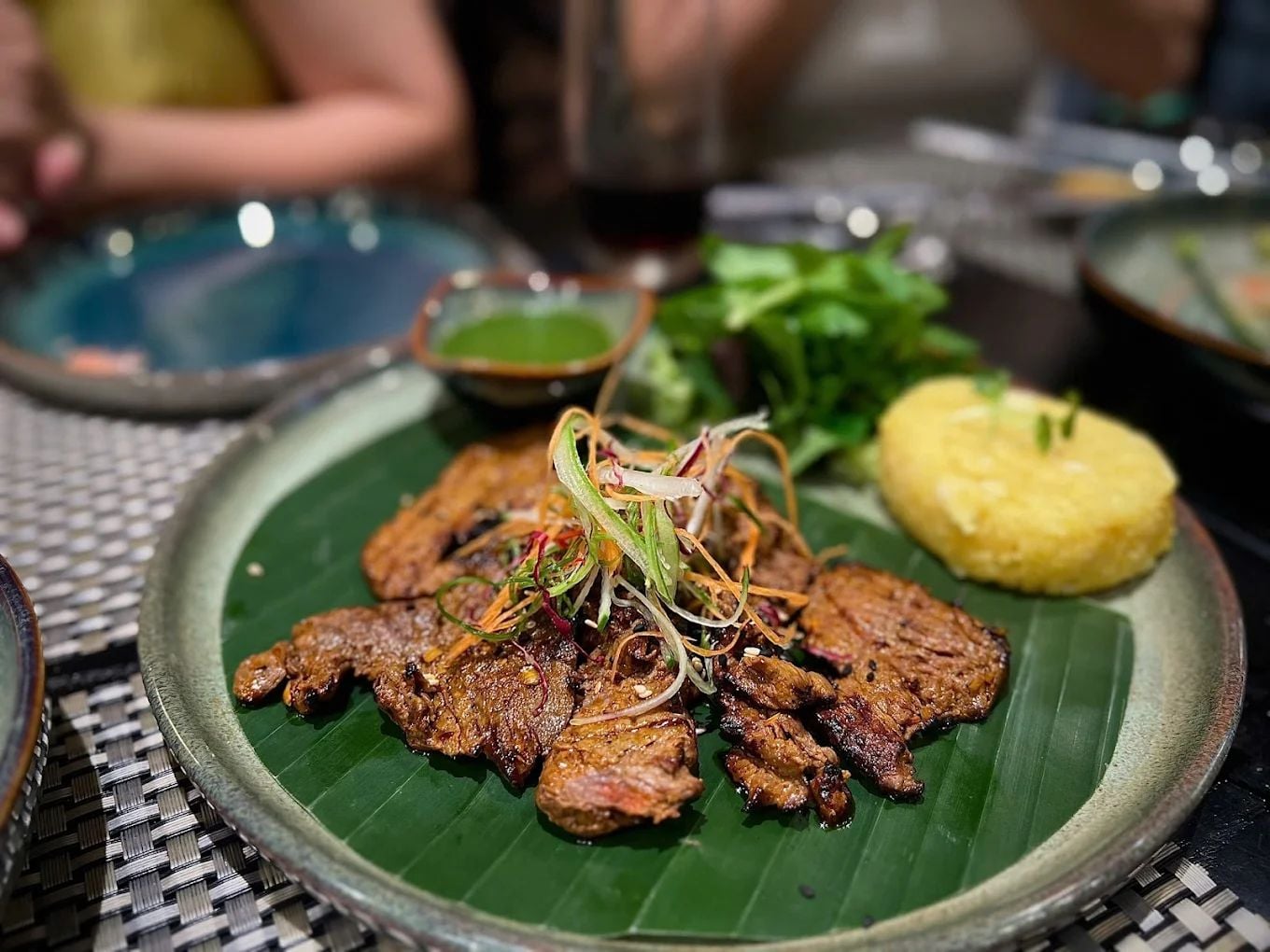 Mesdames Linh Cuisine - 30 Bát Sứ