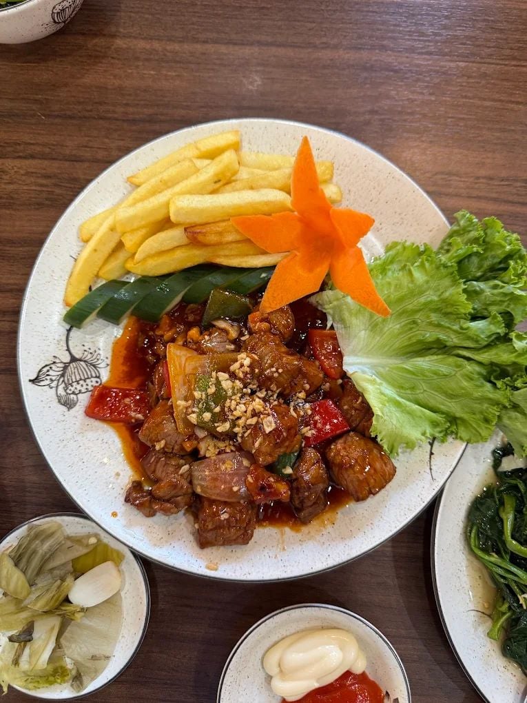 Nhà Hàng Hương - 31 Võ Thị Sáu