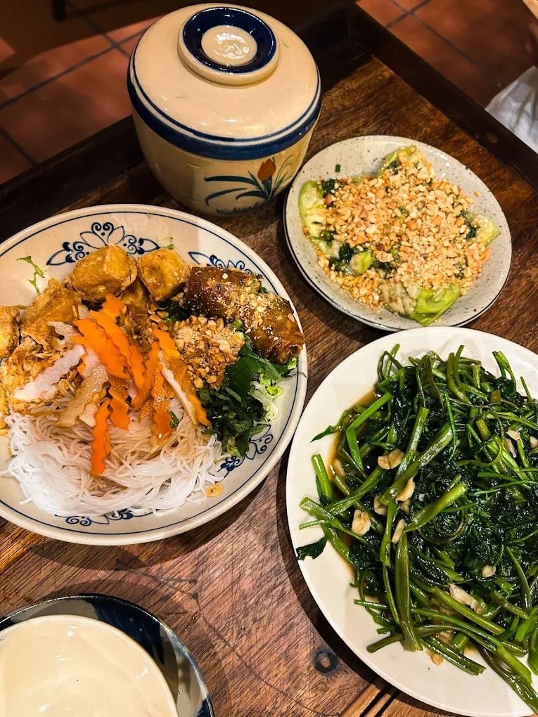 Cái Mâm Bistro - 5 Lương Văn Can