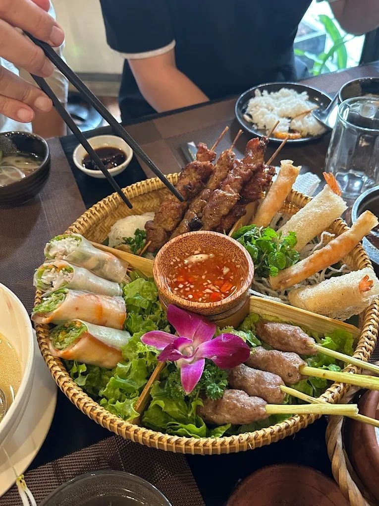 Bếp Xưa - 27 Nguyễn Chí Thanh