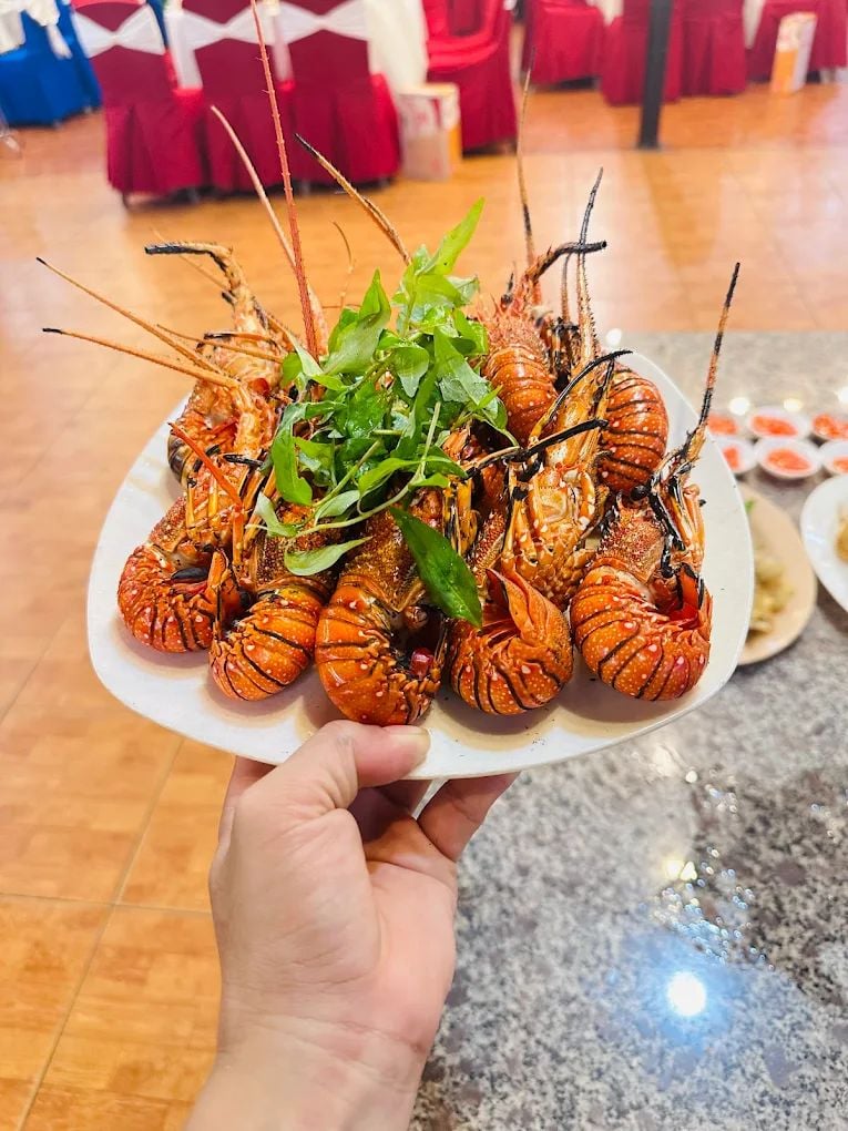 Hải Sản Hoài Hương - Lô D2 Nguyễn Trung Tín
