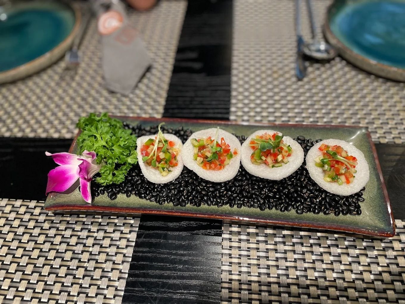 Mesdames Linh Cuisine - 30 Bát Sứ