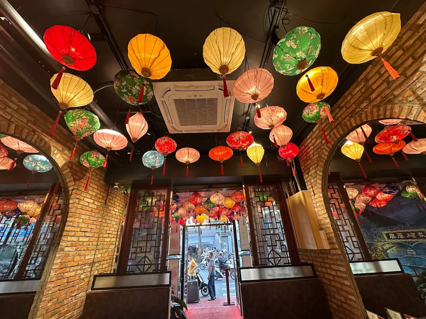 Phượng Hoàng - 118 Cống Quỳnh