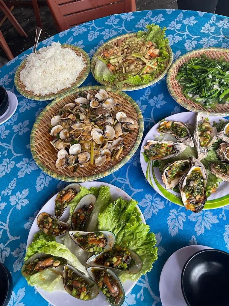 Biển Ngọc - Lăng Cô