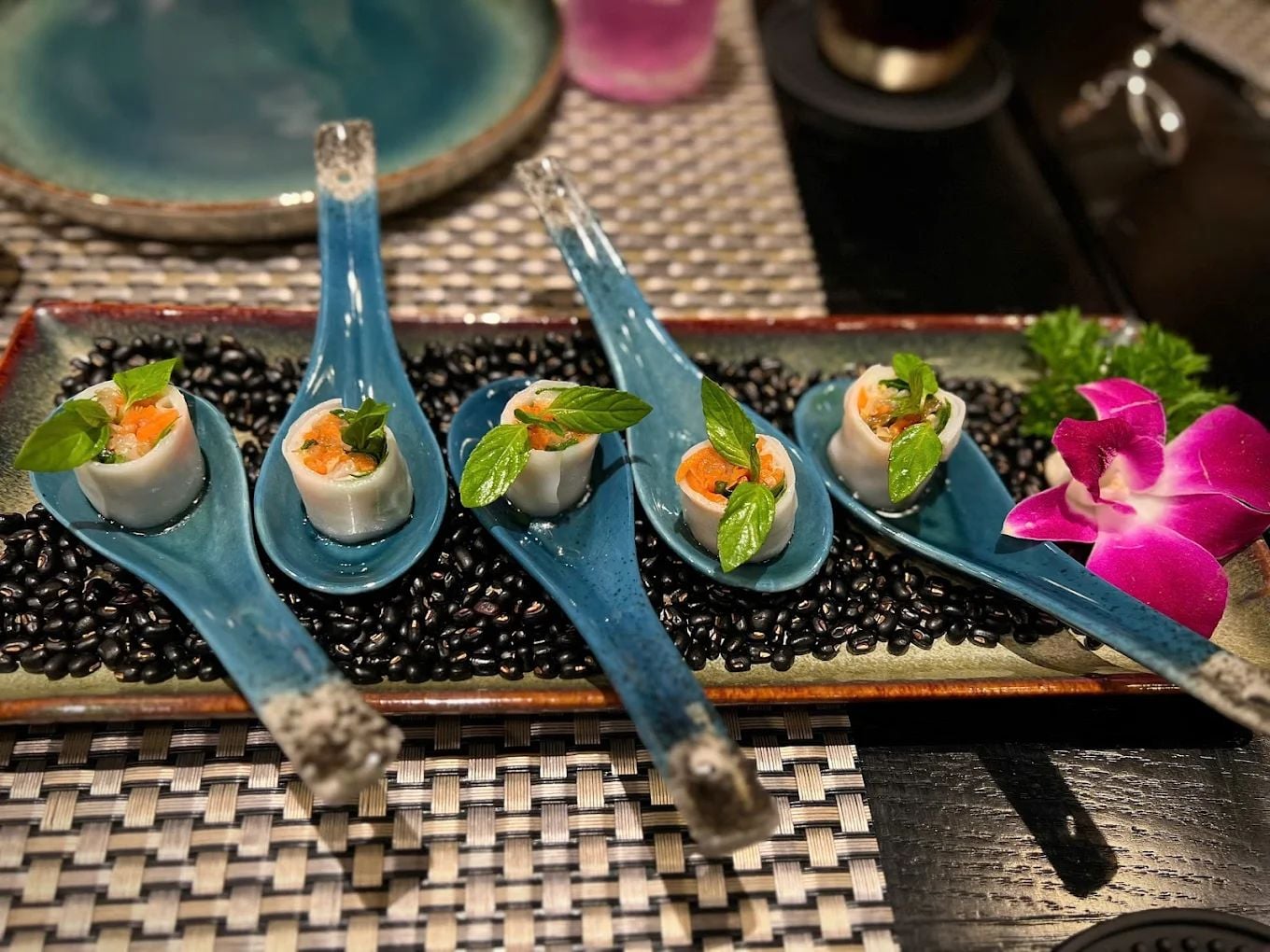 Mesdames Linh Cuisine - 30 Bát Sứ