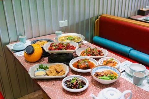 HẢOLA - Món Hoa cho người Việt - 96 Vũ Phạm Hàm