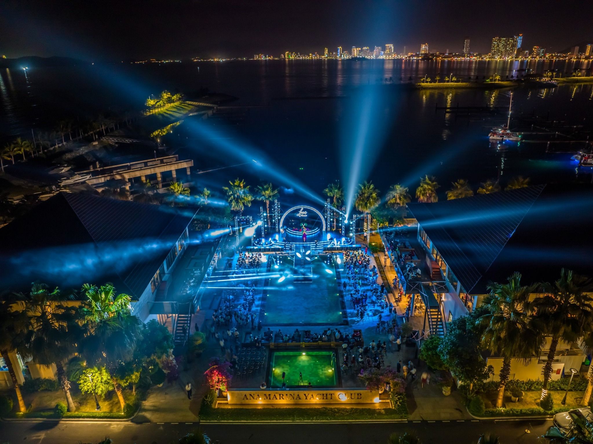 The Yacht - Du Thuyền Ana Marina