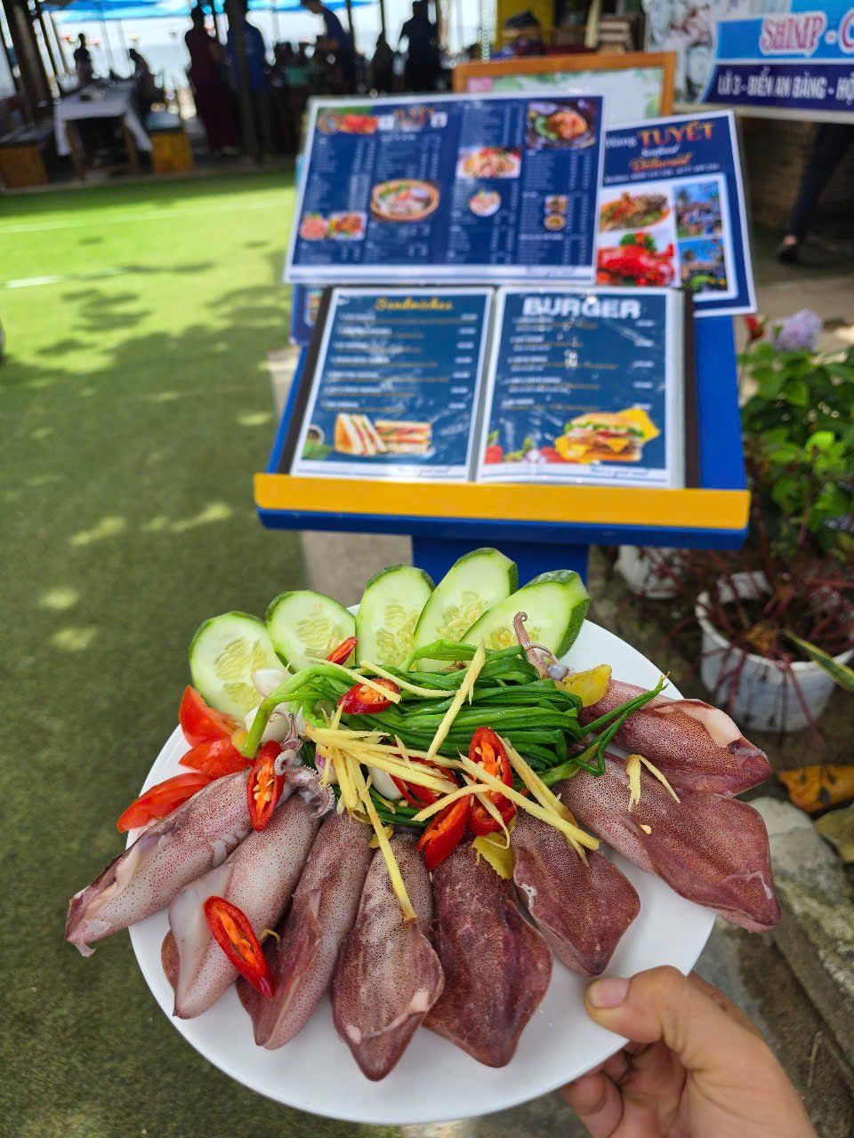 Tuyết Seafood - Lô 3 Biển An Bàng