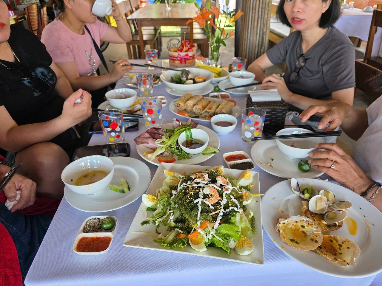 Tuyết Seafood - Lô 3 Biển An Bàng