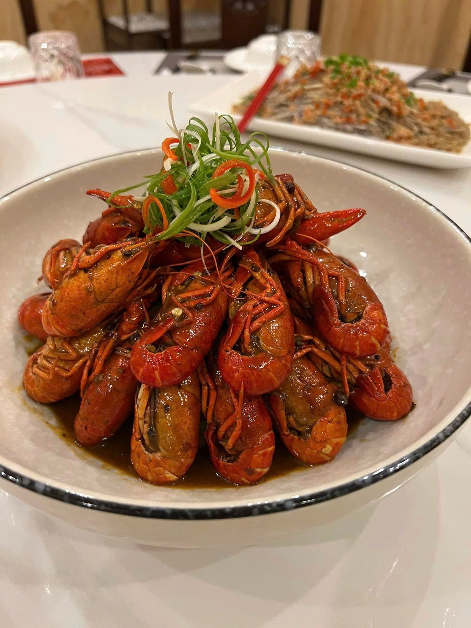 Phượng Hoàng - 118 Cống Quỳnh