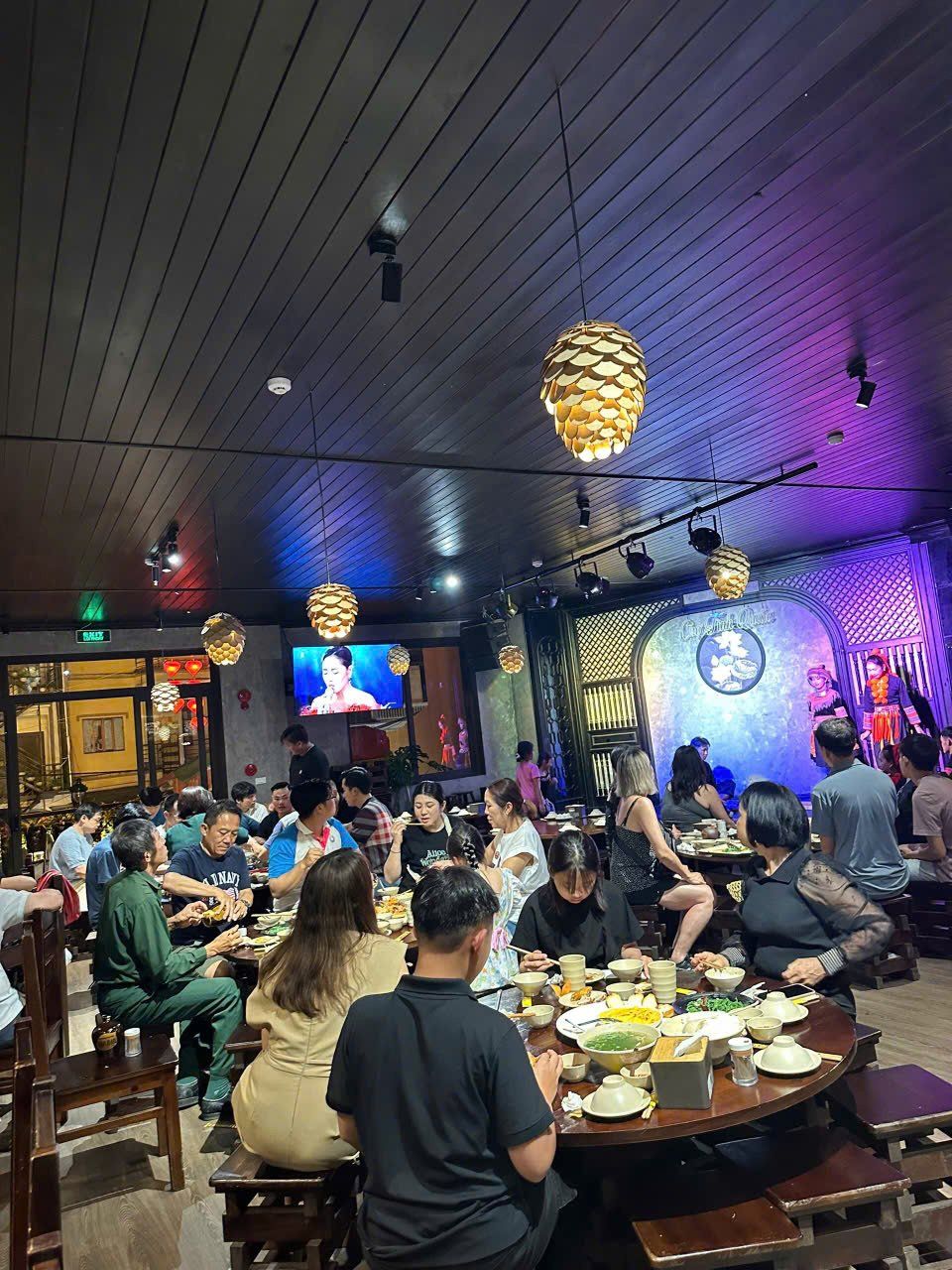 Chợ Tình Quán - 63D Fansipang