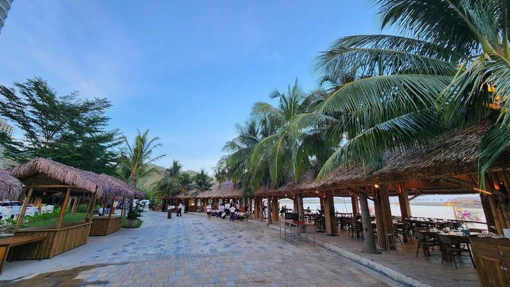 Hải Sản Làng Tôm - Nguyễn Cơ Thạch