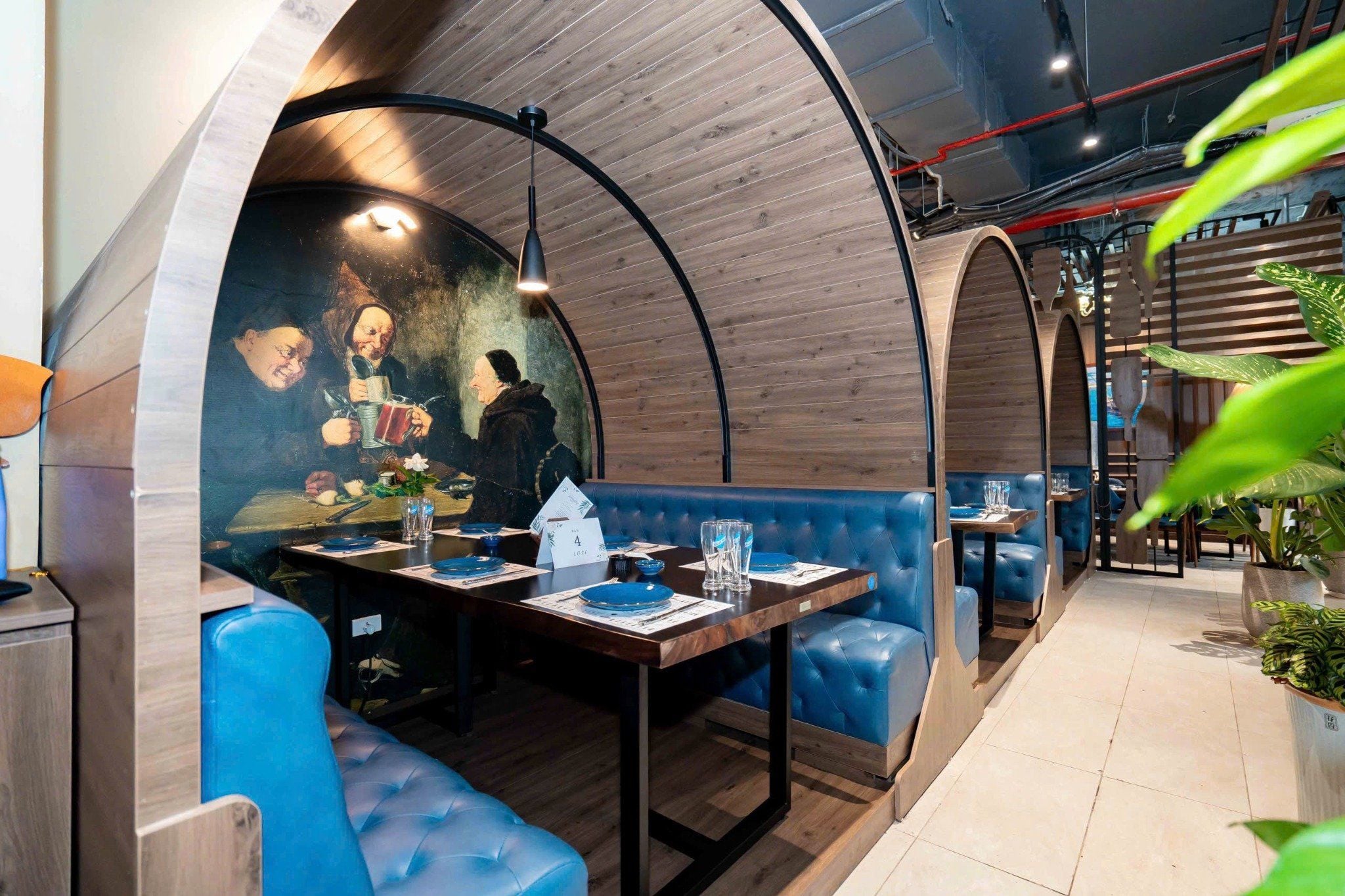 Mega Dunk Bistro - 2 Nguyễn Hoàng