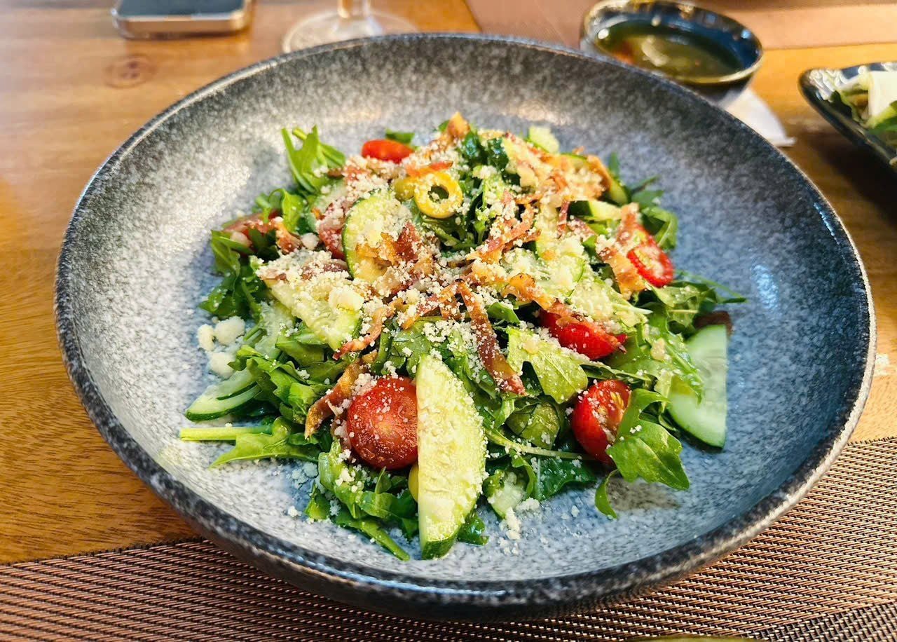 Mega Dunk Bistro - 2 Nguyễn Hoàng