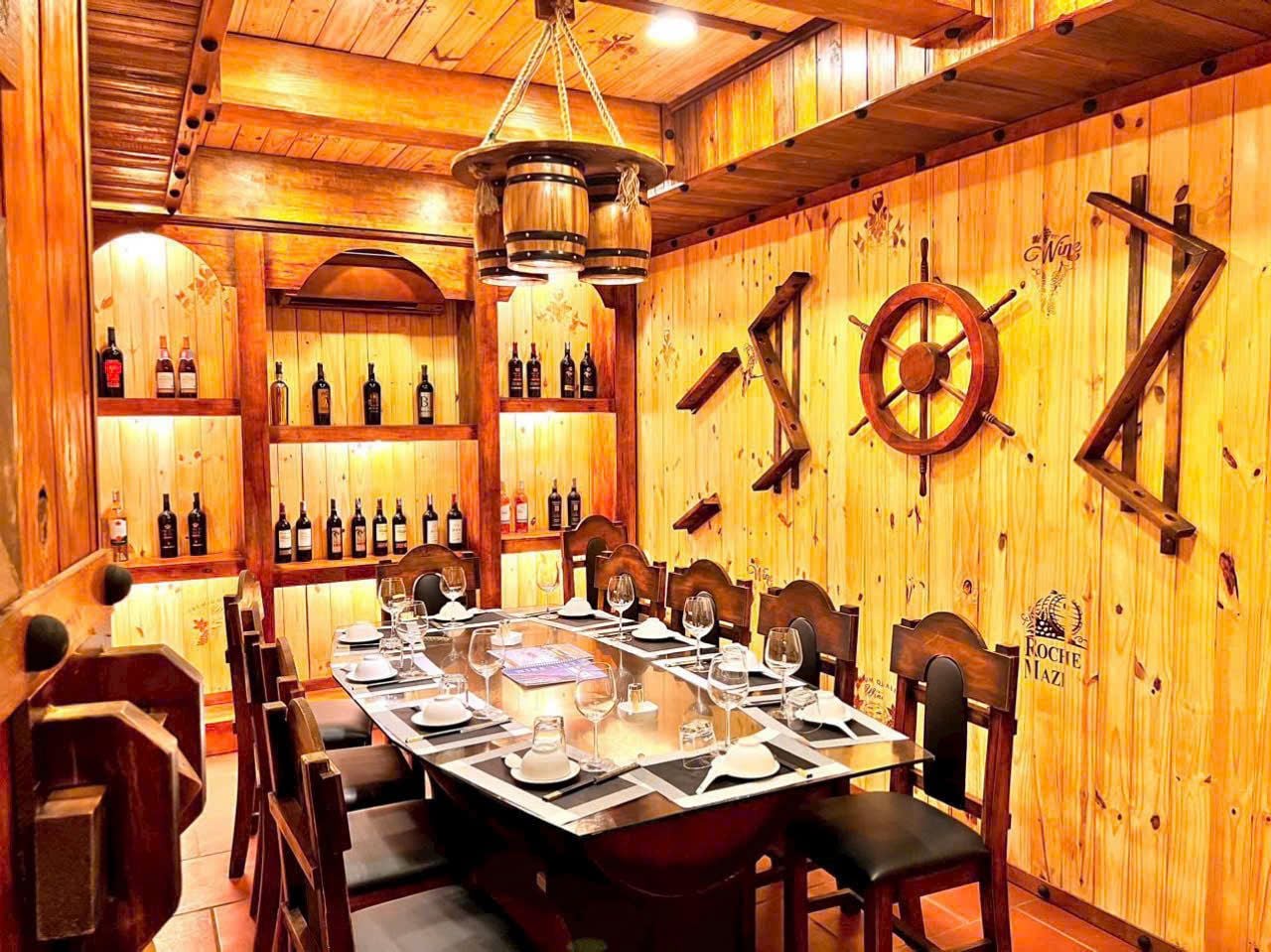 Ẩm Thực Đệ Nhất Hương Việt - 202B Hoàng Văn Thụ