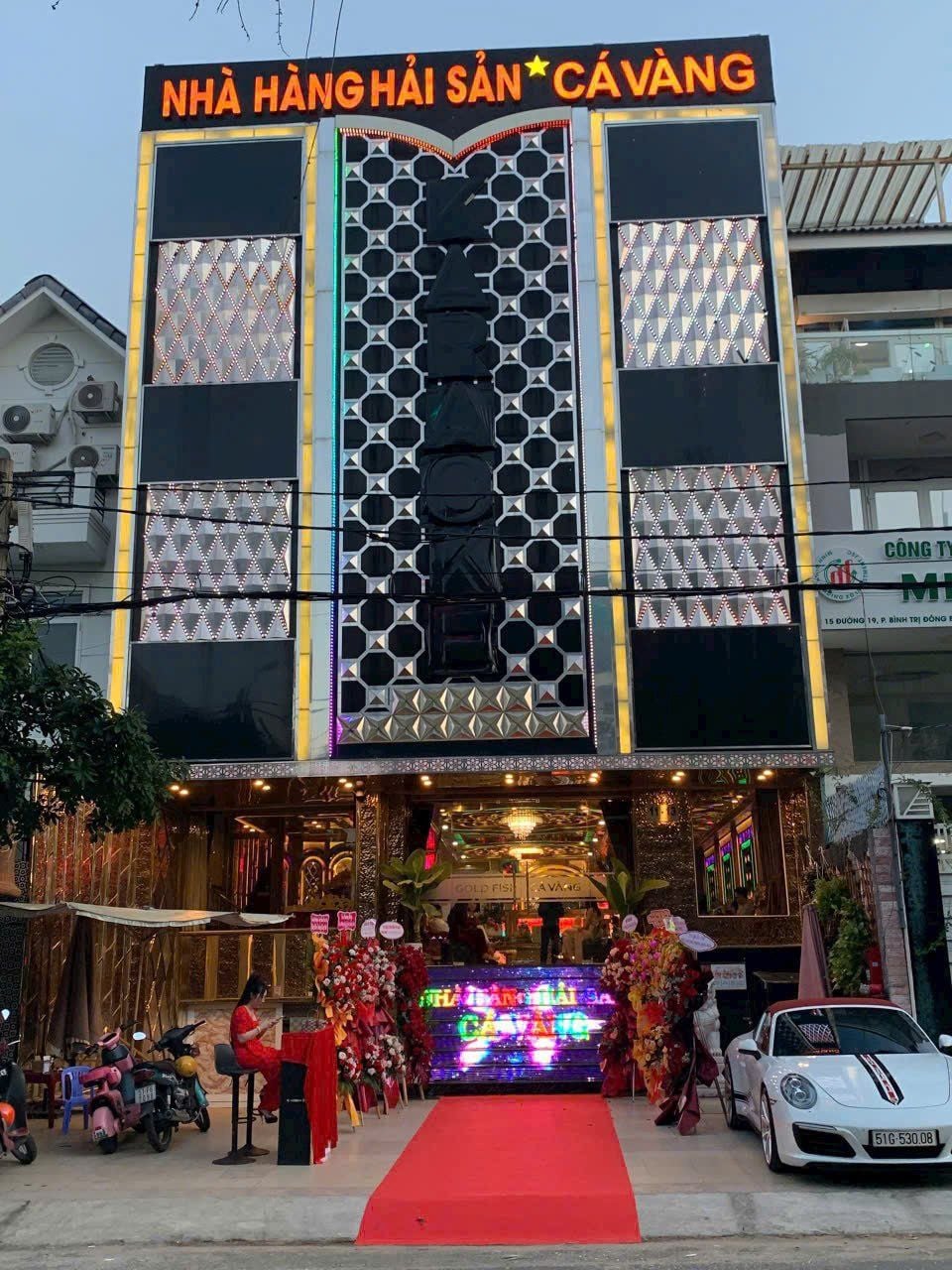 Cá Vàng - 11 - 13 Đường Số 19