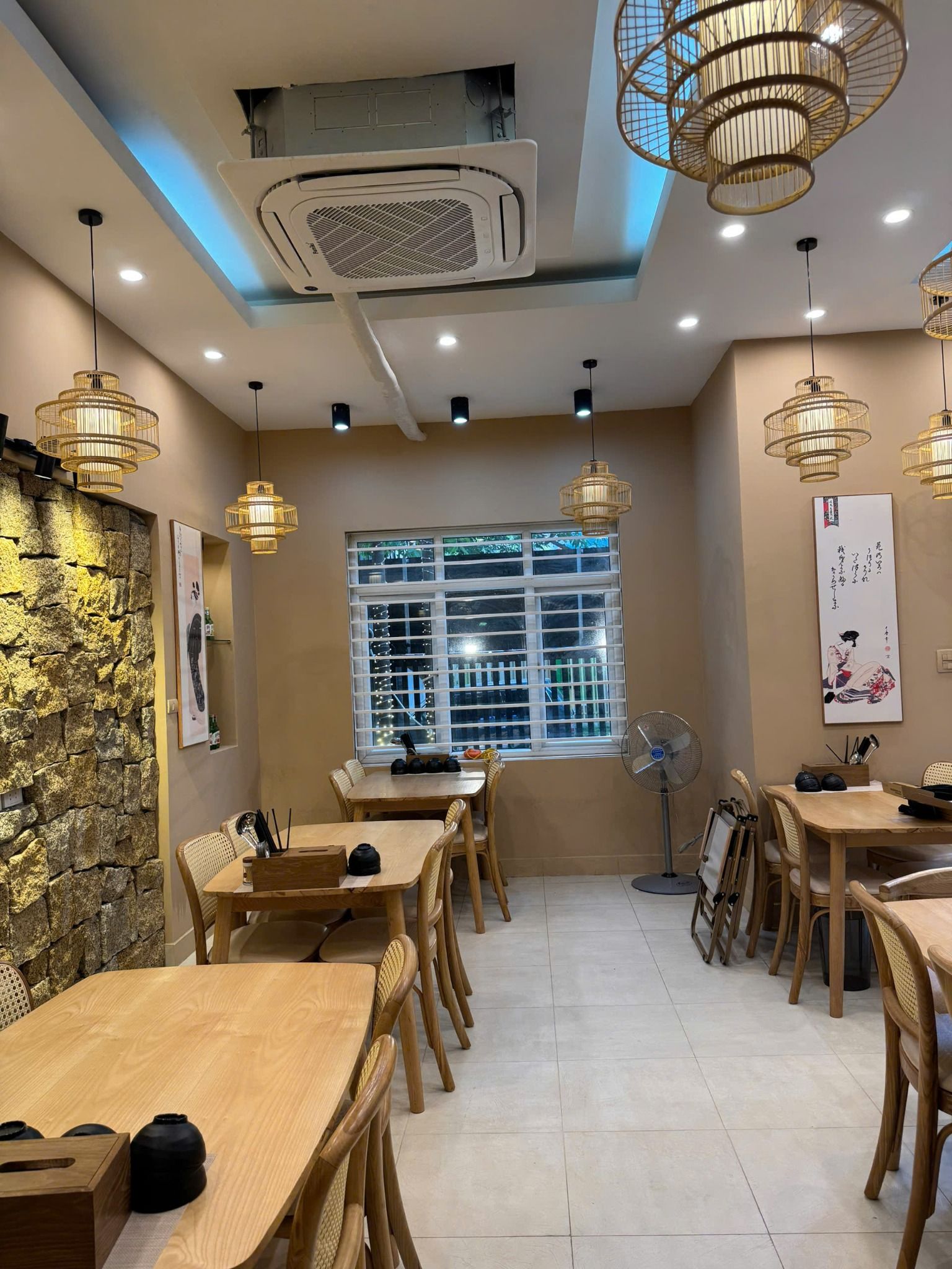 King Sushi & Lẩu - BT11 - Ngõ 8 Nguyễn Văn Lộc