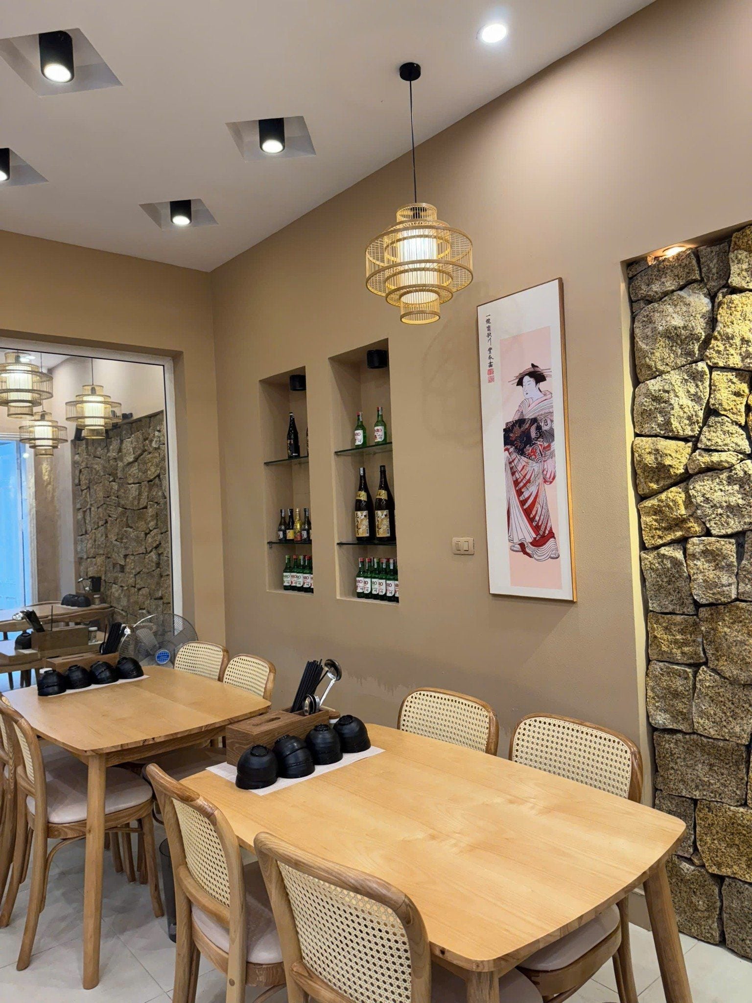 King Sushi & Lẩu - BT11 - Ngõ 8 Nguyễn Văn Lộc