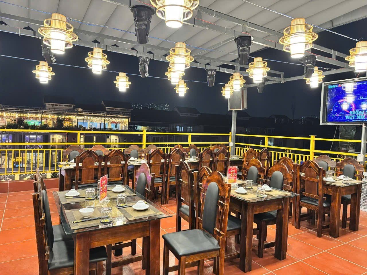 Lộc Vàng - 127 - 129 Đường 9A