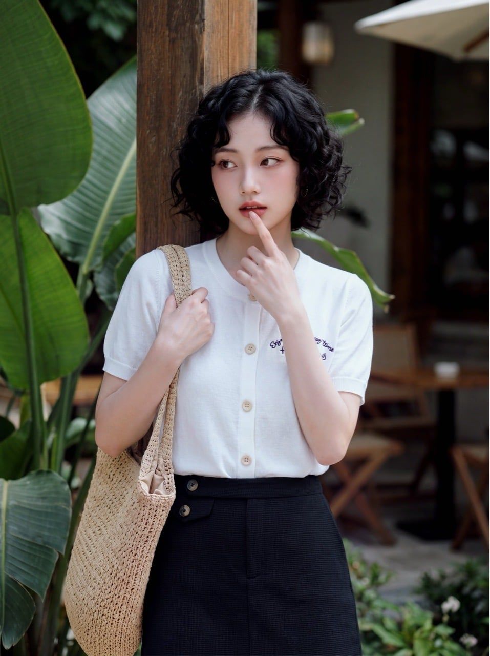  Áo thun dệt trắng thêu ngực 