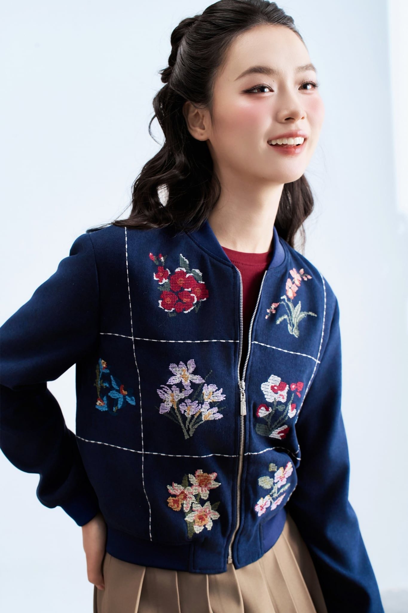  Bomber da lộn navy thêu hoa chữ thập 