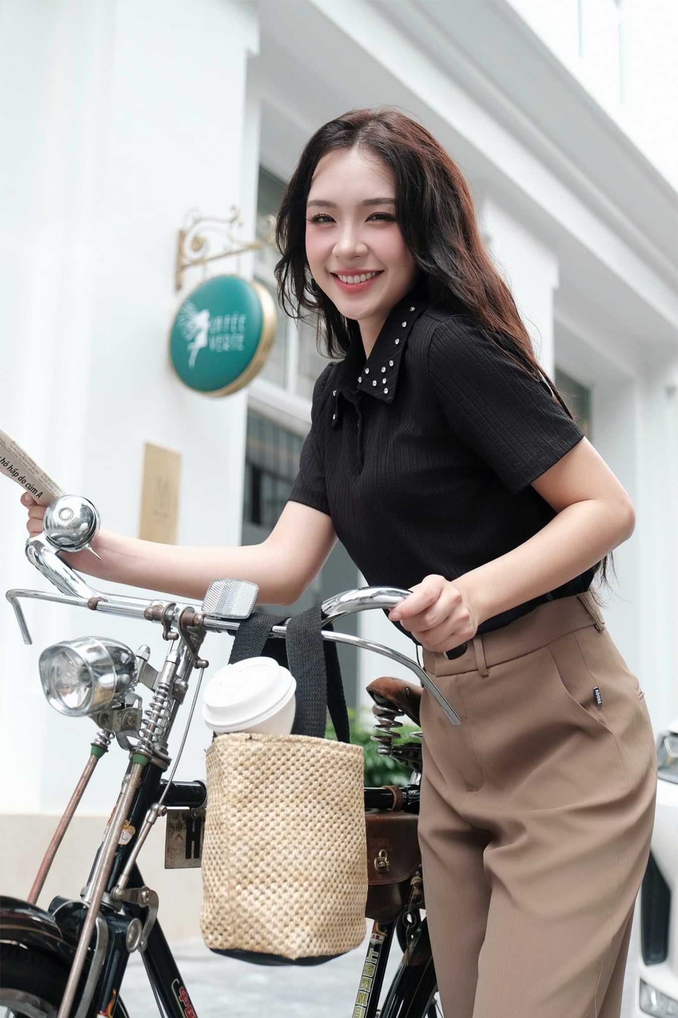  Áo thun polo đen đính đá cổ 