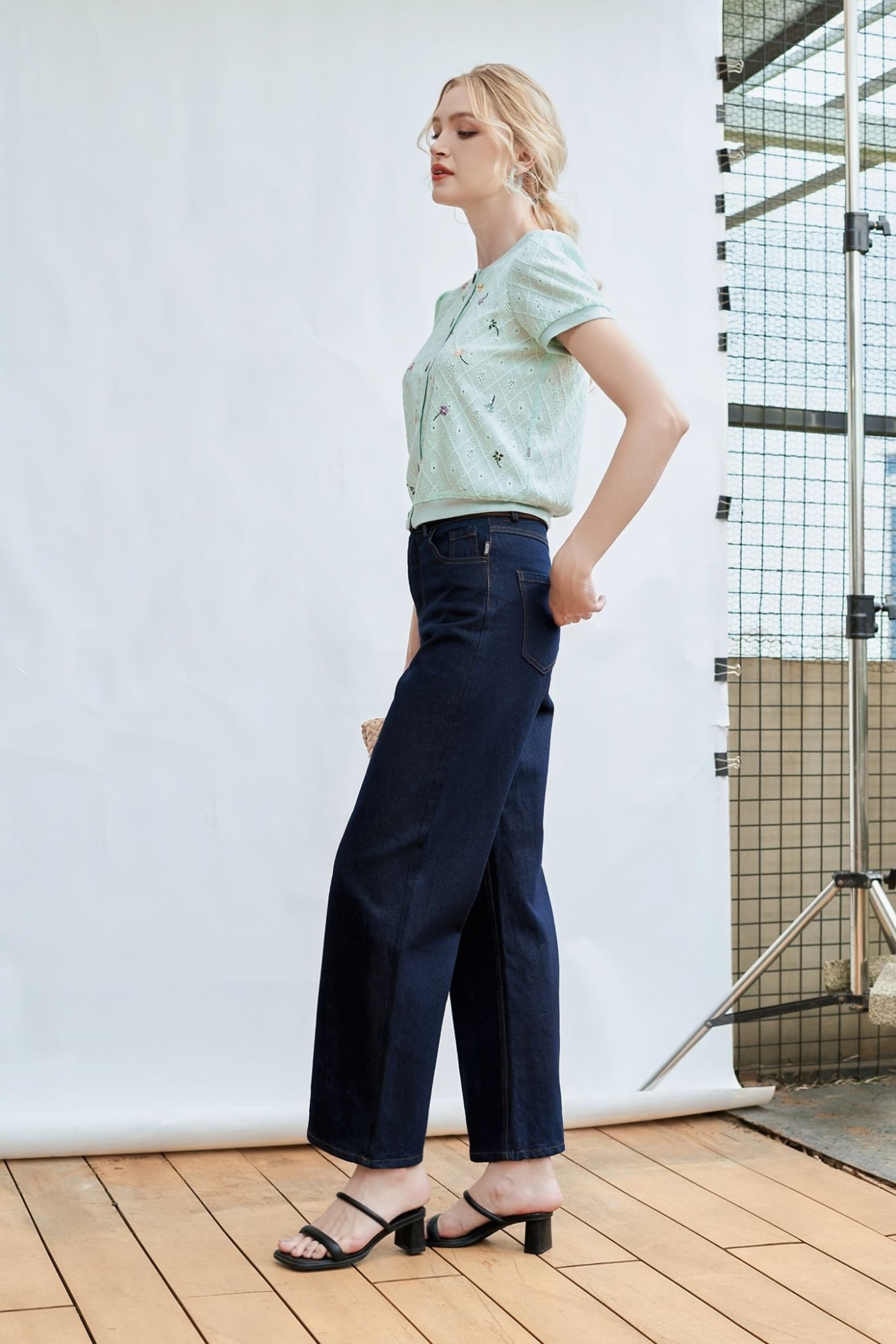  Quần jeans ống suông basic màu xanh chàm 