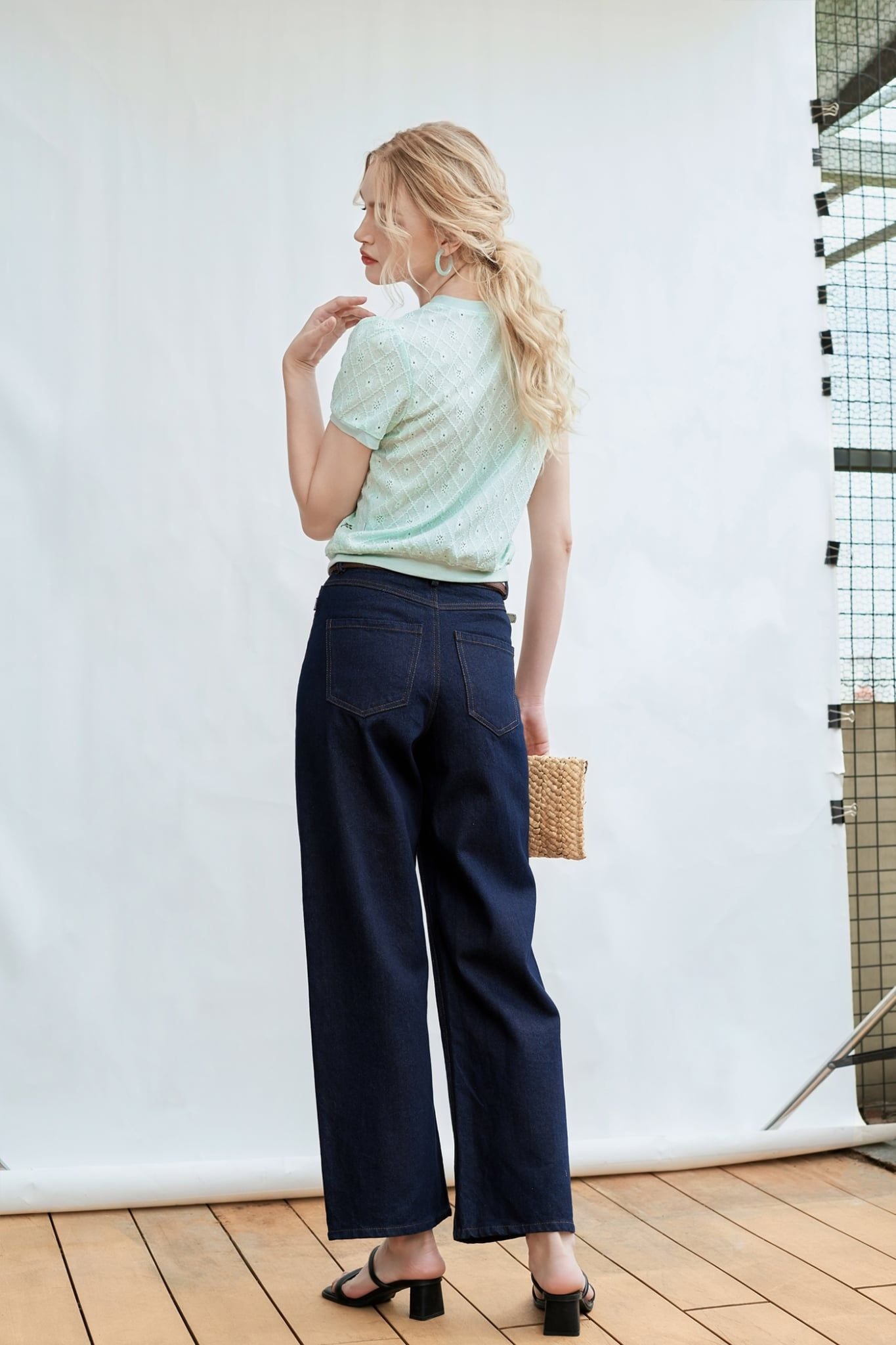  Quần jeans ống suông basic màu xanh chàm 