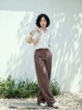  Sơ mi basic cổ V màu trắng 