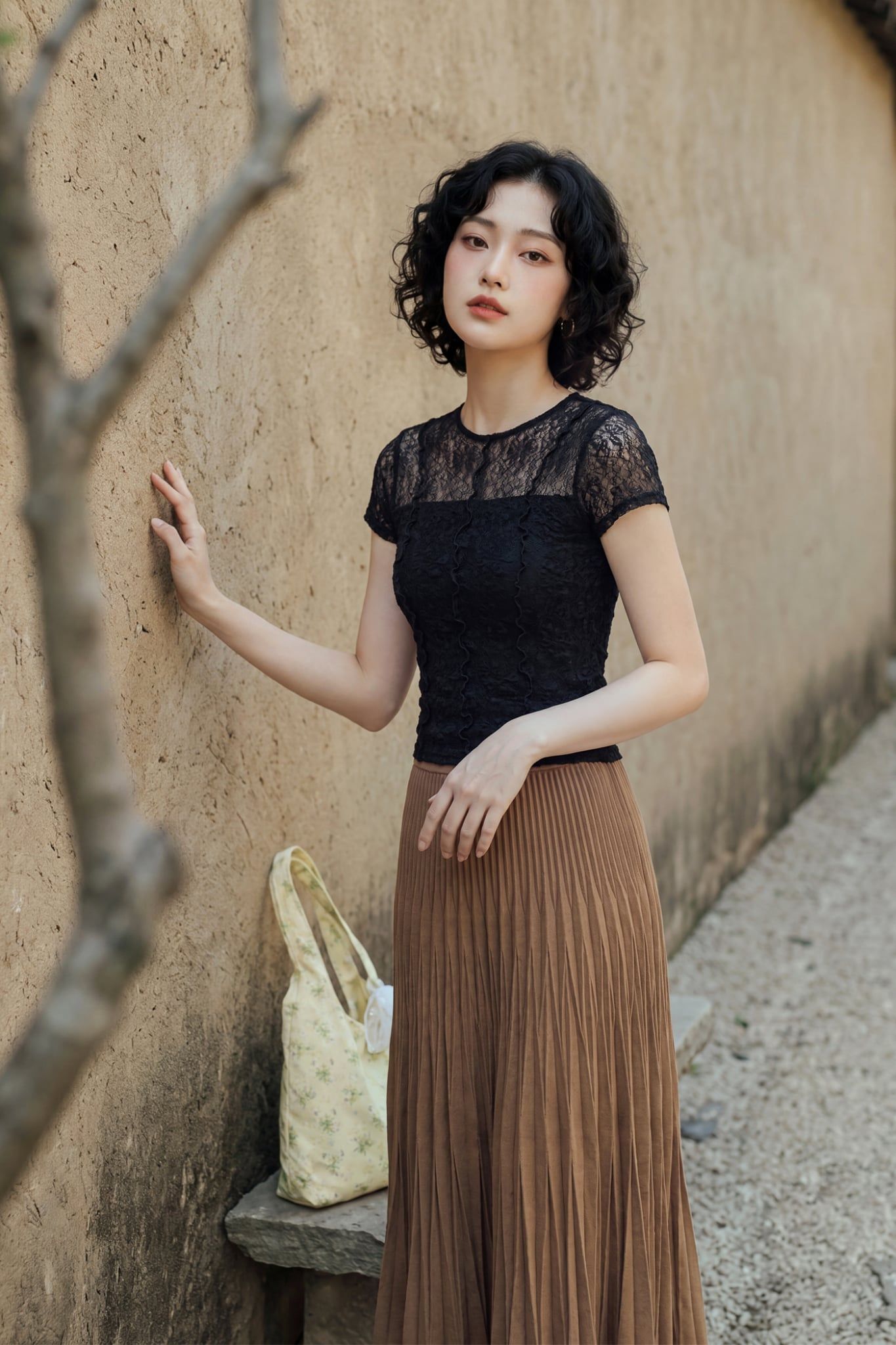  Áo thun ren can mảnh màu đen 