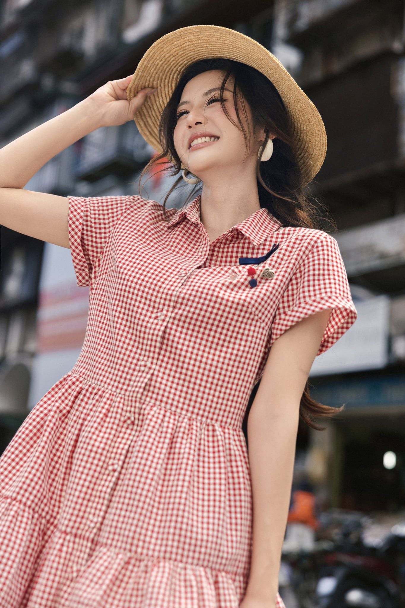  Đầm karo đỏ nối tầng đính charm 