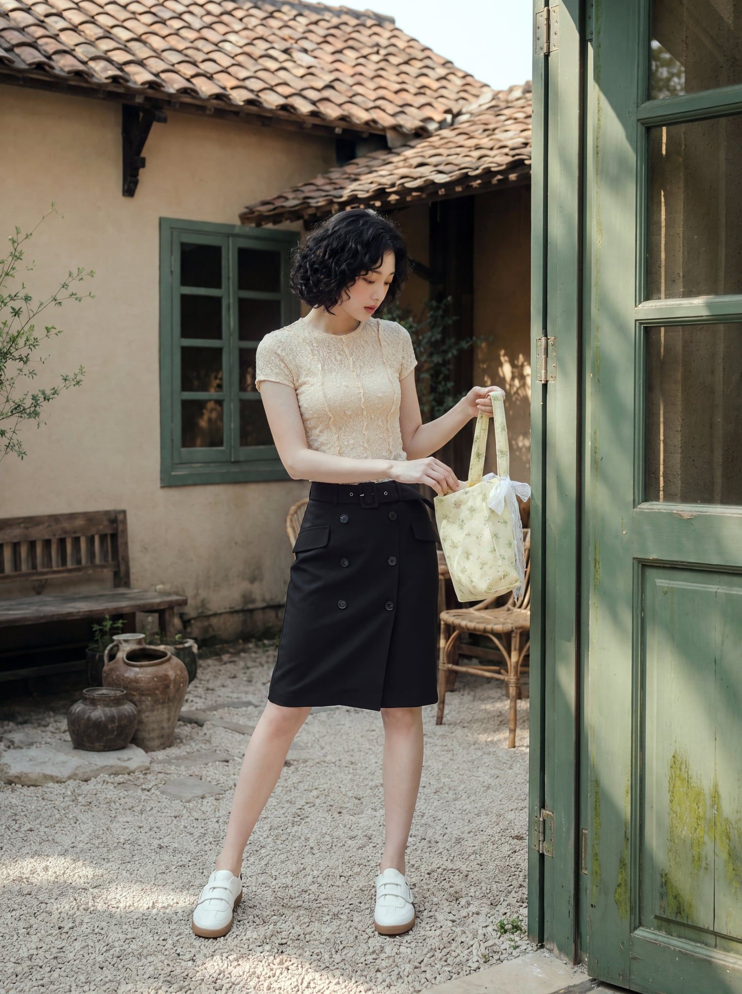  Áo thun ren can mảnh màu be nhạt 