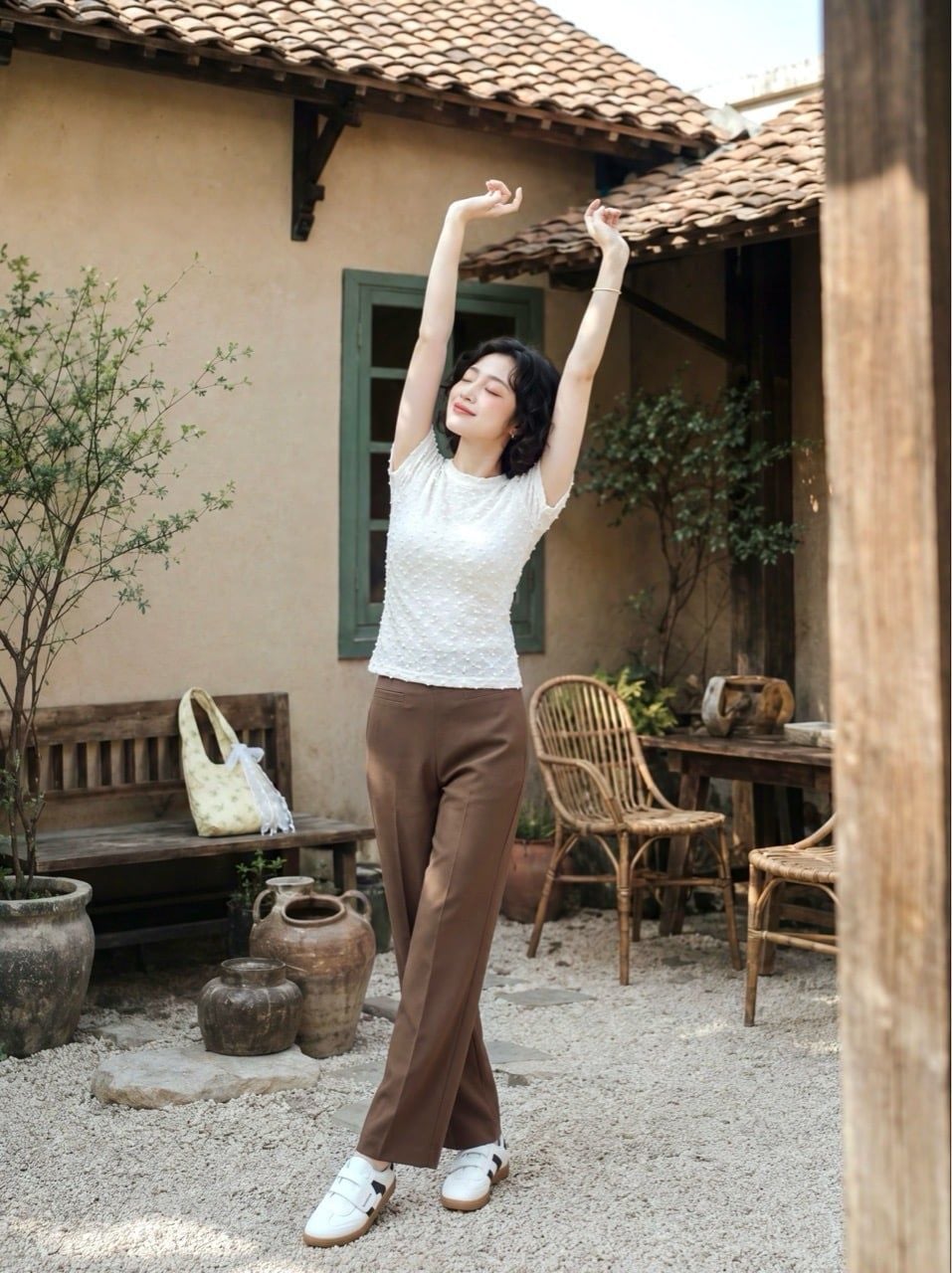  Áo thun basic hạt nổ màu kem 