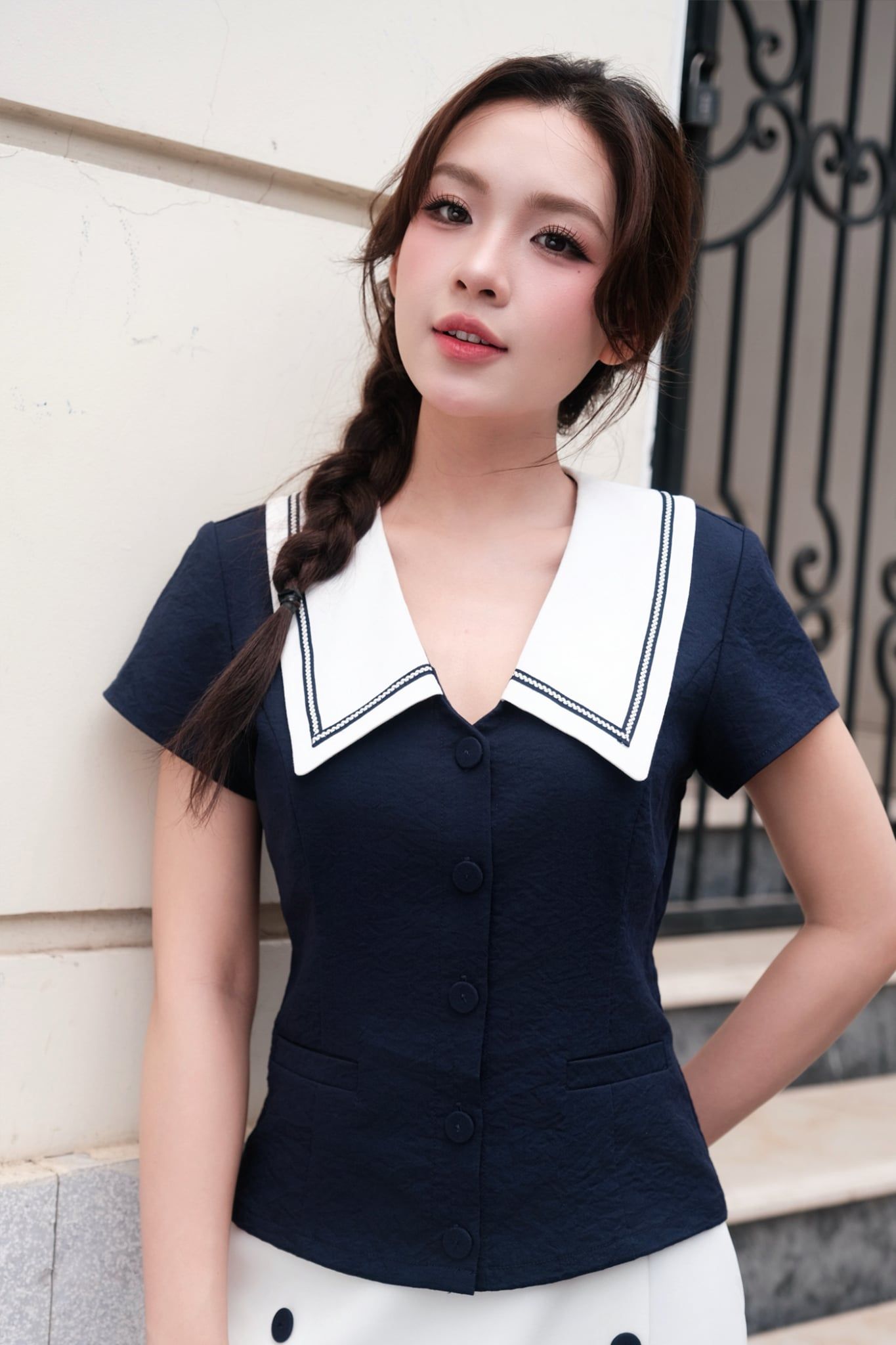  Top navi cổ trắng phối dây trang trí 