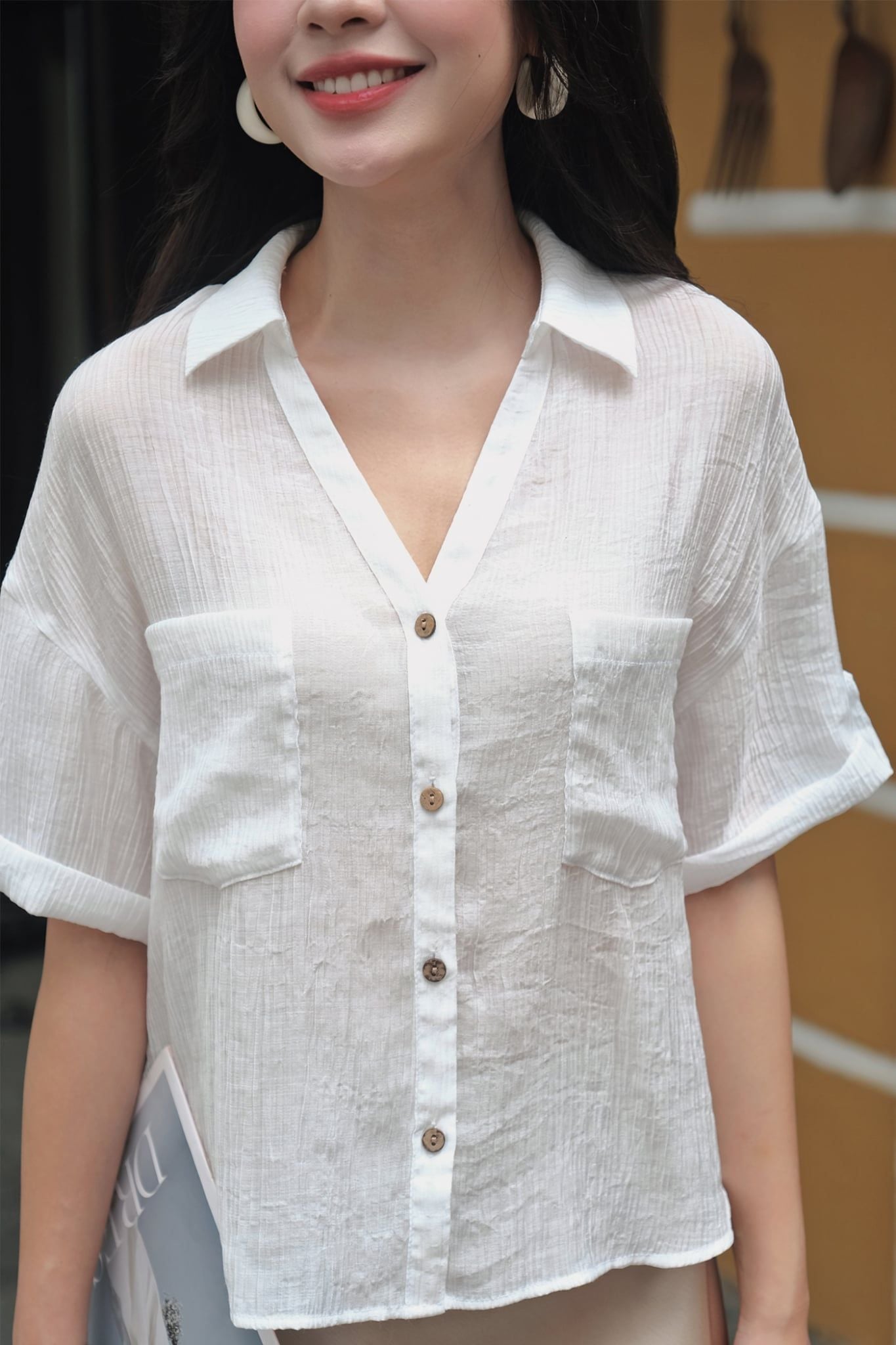  Sơ mi basic cổ V màu trắng 
