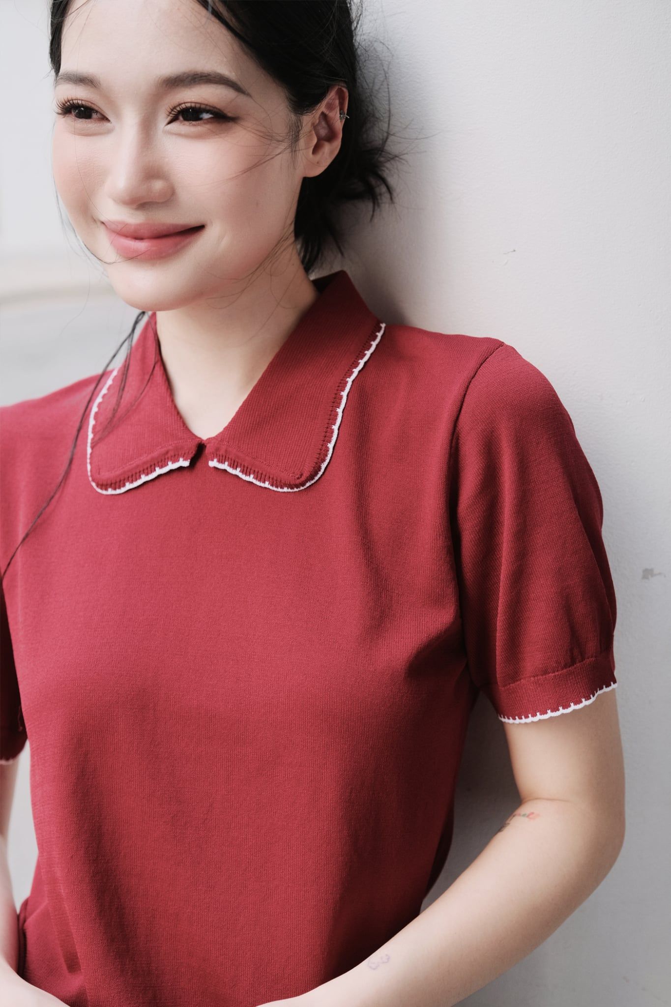  Áo Polo thun dệt màu đỏ đô phối diềm trang trí 