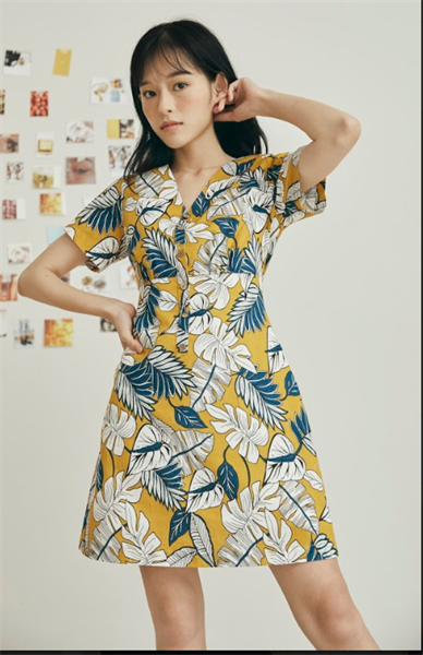 Váy mini A cổ V hàng khuy gỗ