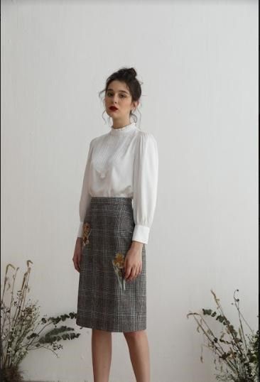 CV midi karo dạ thêu hoa